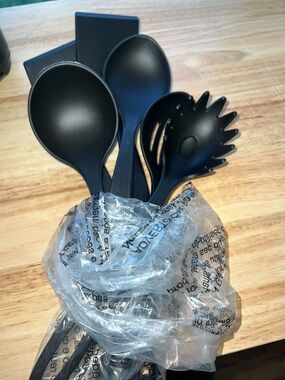 Kitchen cooking utensils
